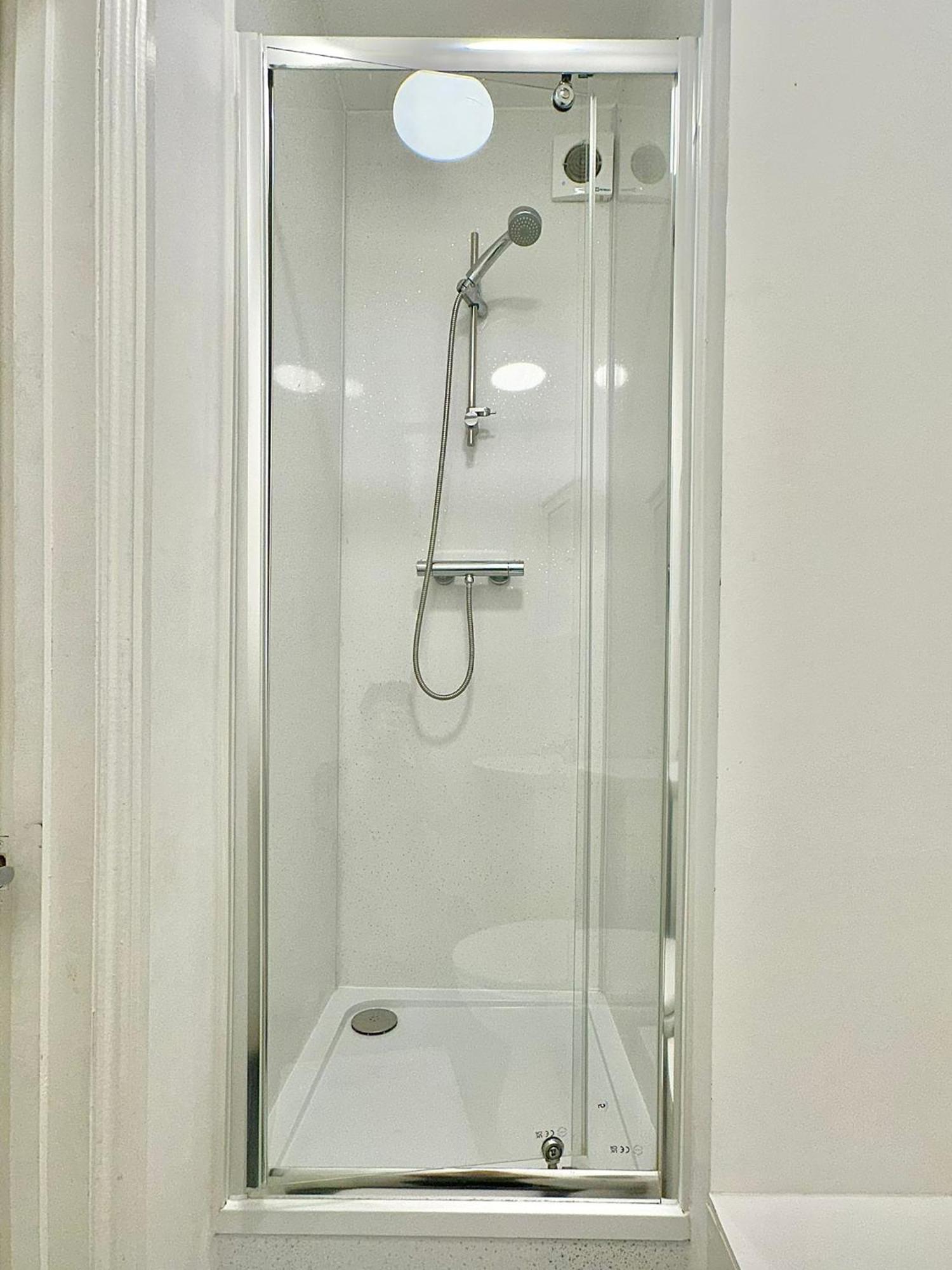 Flat A Garrat Lane Londra